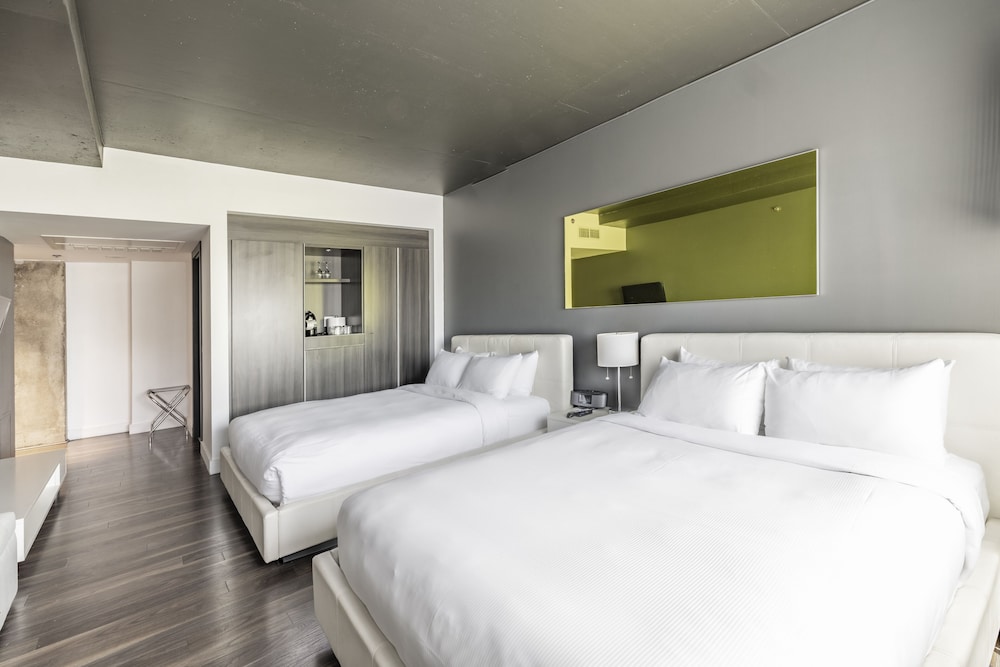 Standard Room, 2 queen beds (2Hip) - Photo 5