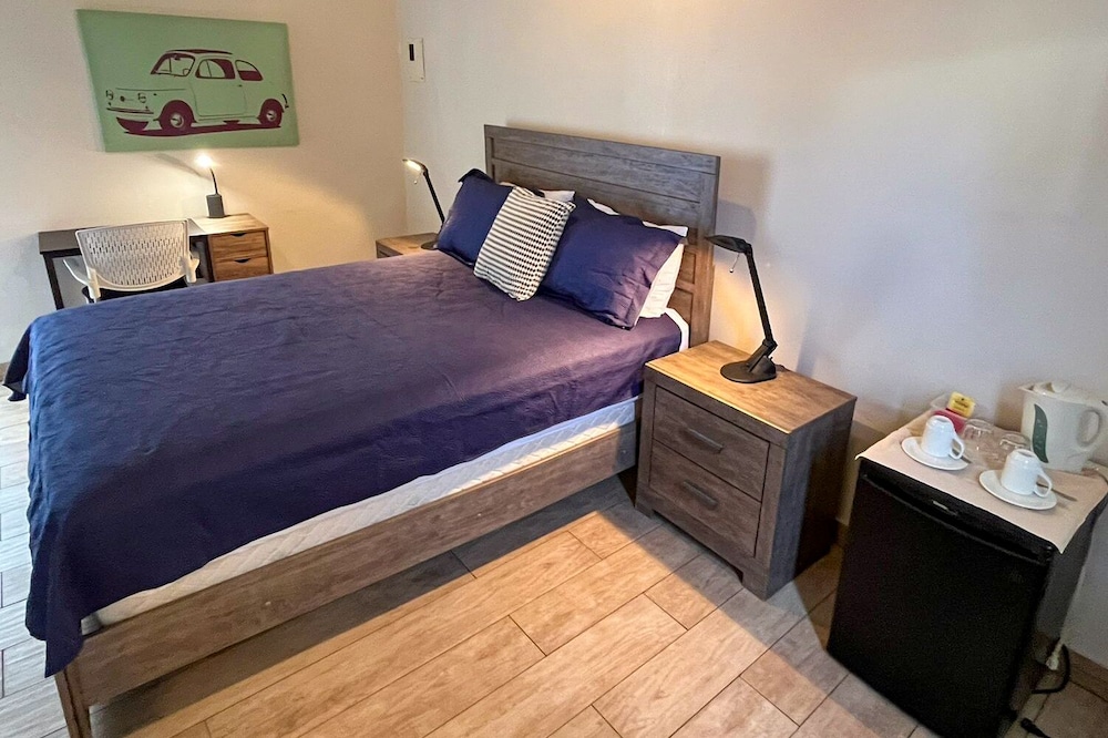 Standard Room, 1 Queen Bed, Non Smoking photo 3