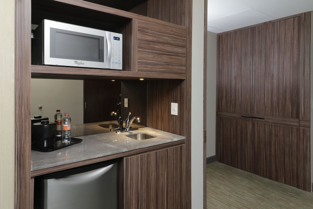 Standard King Room with Mountain View - High Floor