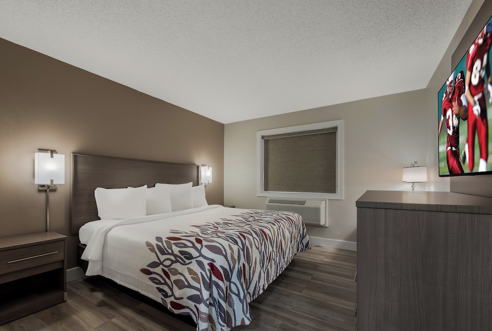 Suite, 1 King Bed, Non Smoking, Jetted Tub photo 3