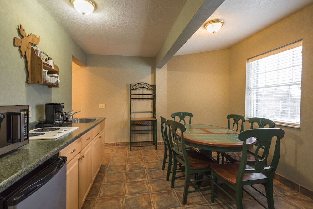 Suite, 2 Bedrooms photo 2
