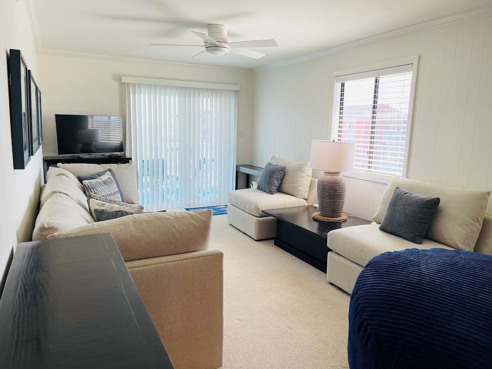 Condo, 2 Bedrooms photo 2