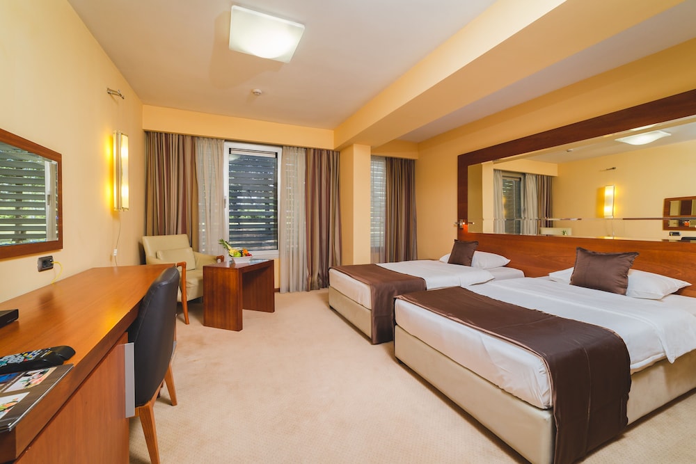 Classic Twin Room, 2 Twin Beds - Photo 1