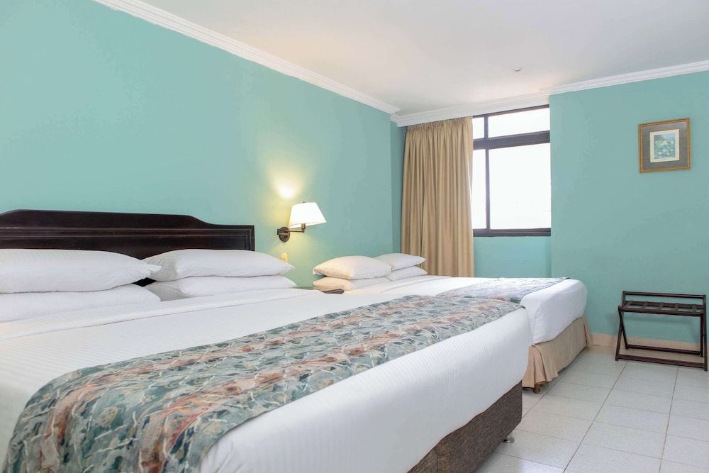 Suite, 1 King Bed, Non Smoking (1 Bedroom) - Photo 1