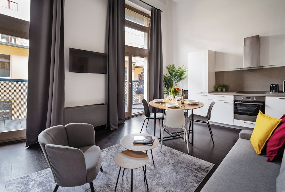 Deluxe Apartment