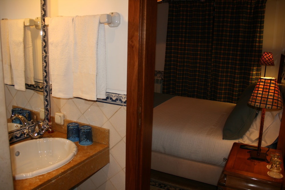 Economy Double Room photo 3