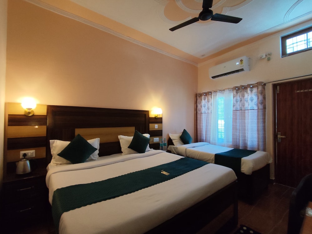 Deluxe Triple Room, Balcony, City View