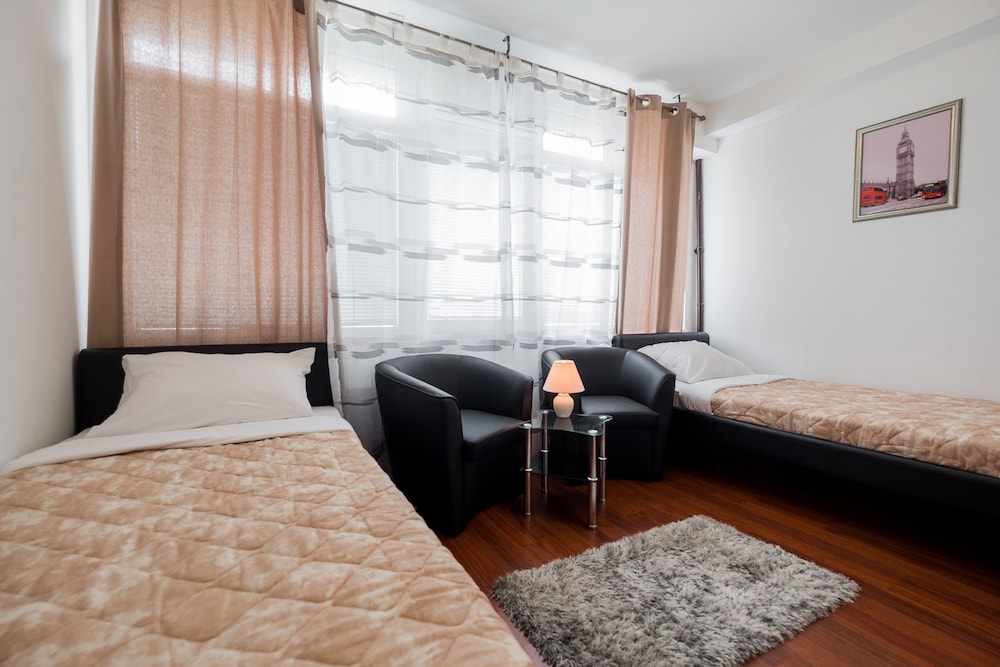 Twin Room (City or Park View)