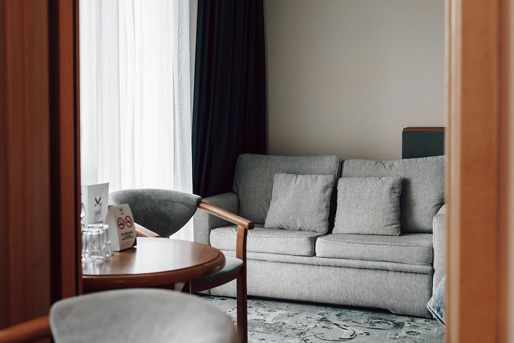 Family Room photo 3
