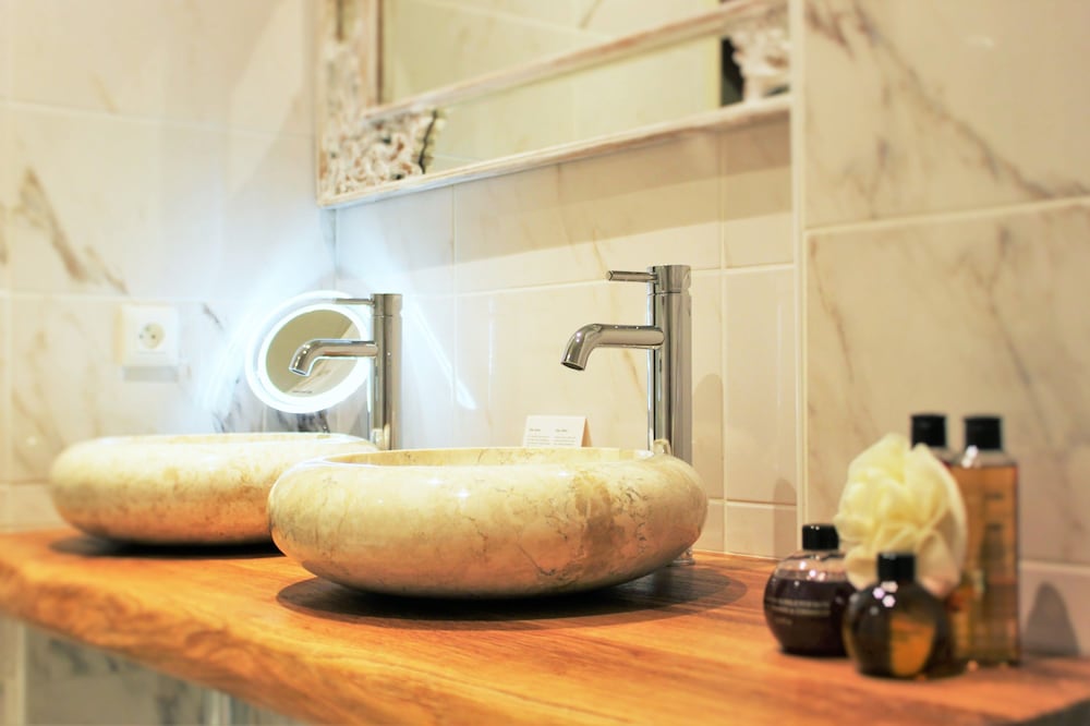 Junior Suite, 1 Bedroom, Bathtub photo 3
