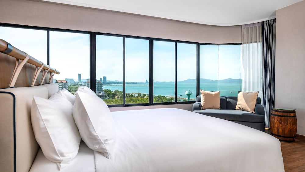 Junior Suite, 1 King Bed - Photo 2