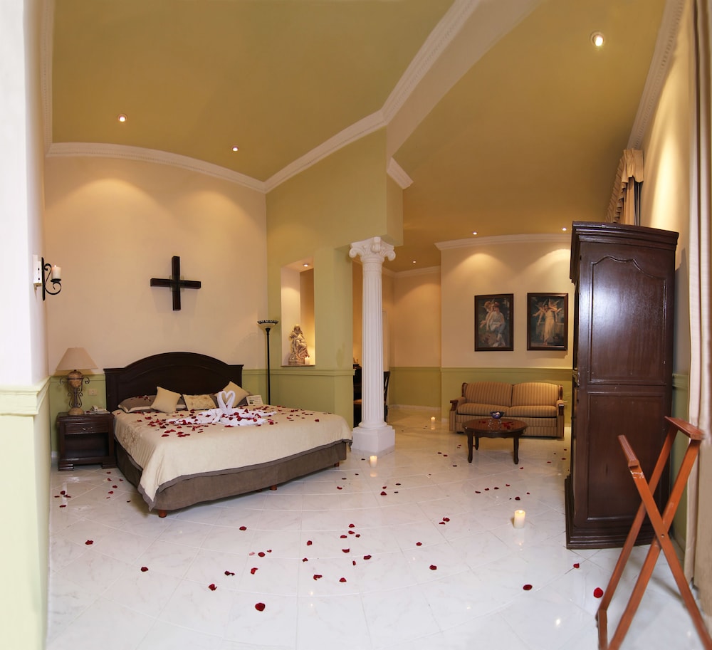Junior Suite, 1 Bedroom, Hot Tub, Garden View - Photo 3