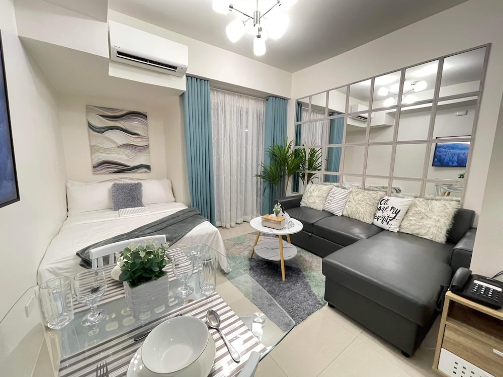 Standard Studio Suite, Balcony, Pool View photo 1