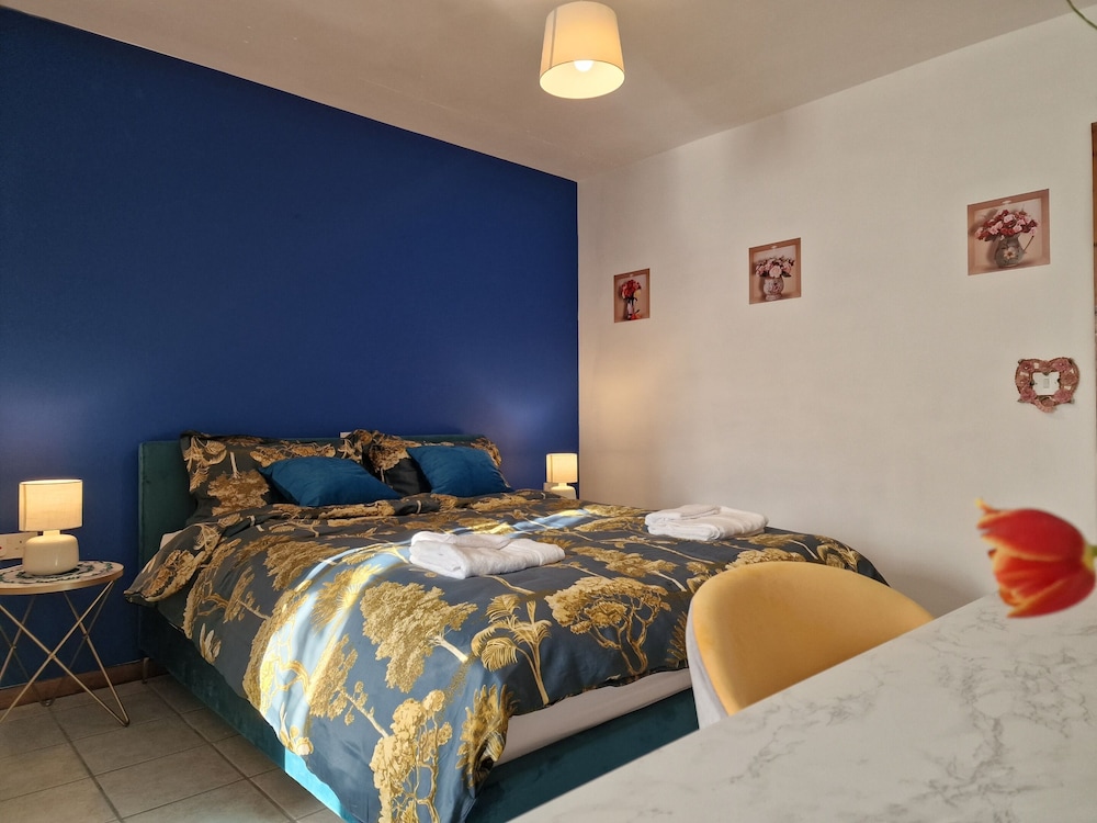 Suite, Ensuite, Garden View (Family blue) photo 3