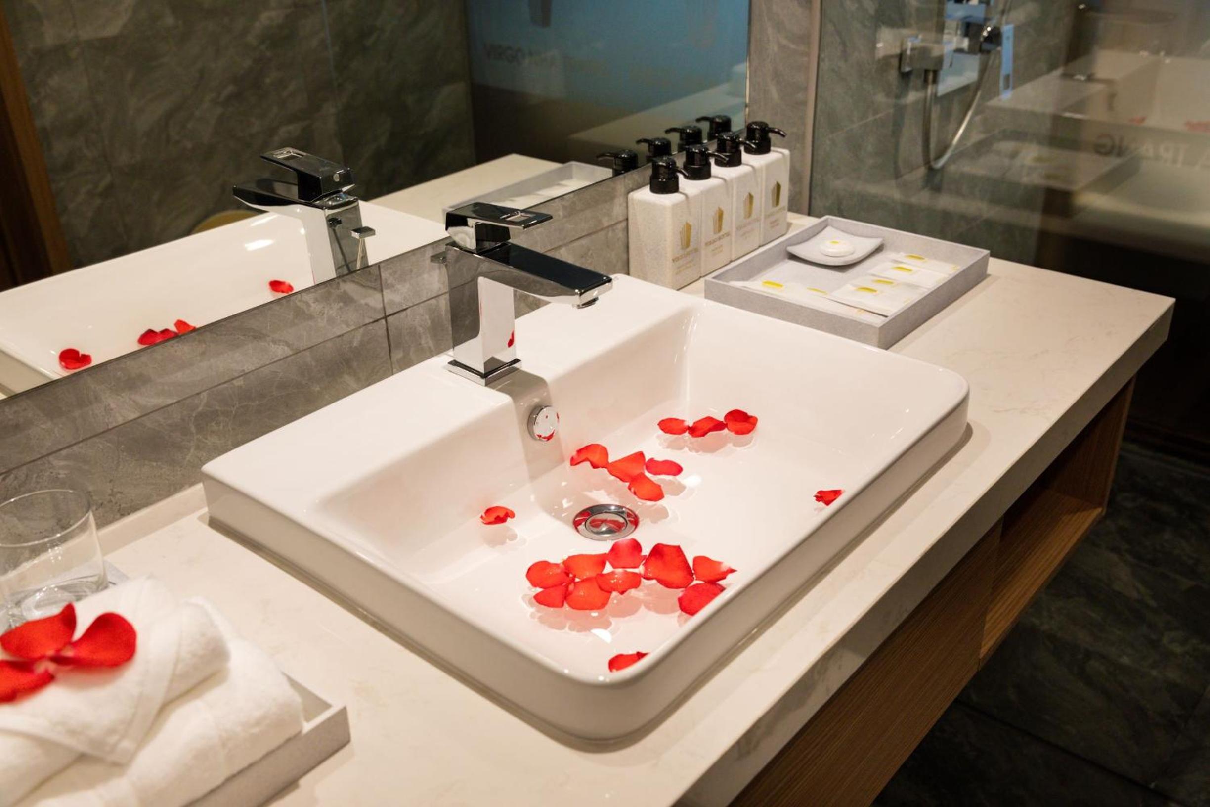 Deluxe Double or Twin Room with Ocean View - Photo 7