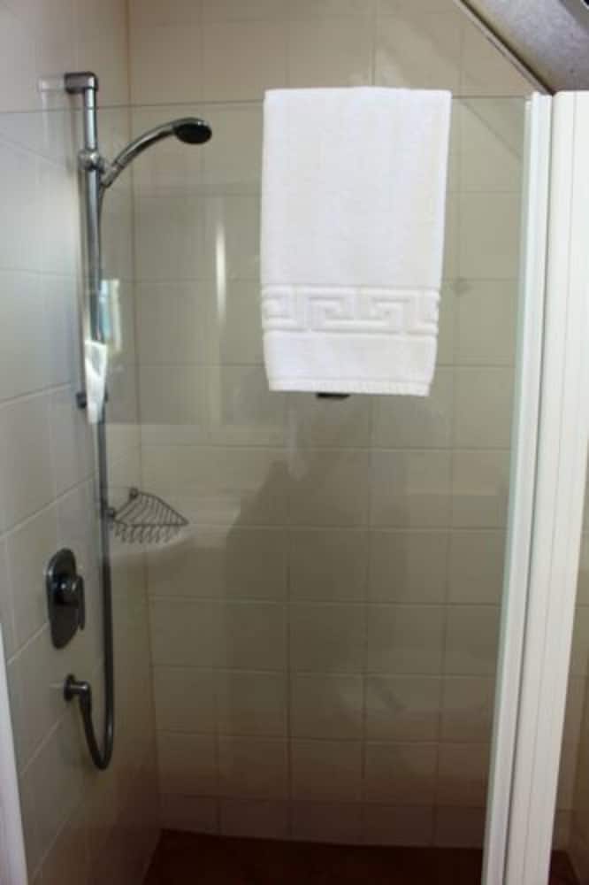 Sea View 1 Bedroom Suite, Ground Level (1 Double and 2 Single Beds) - Photo 7