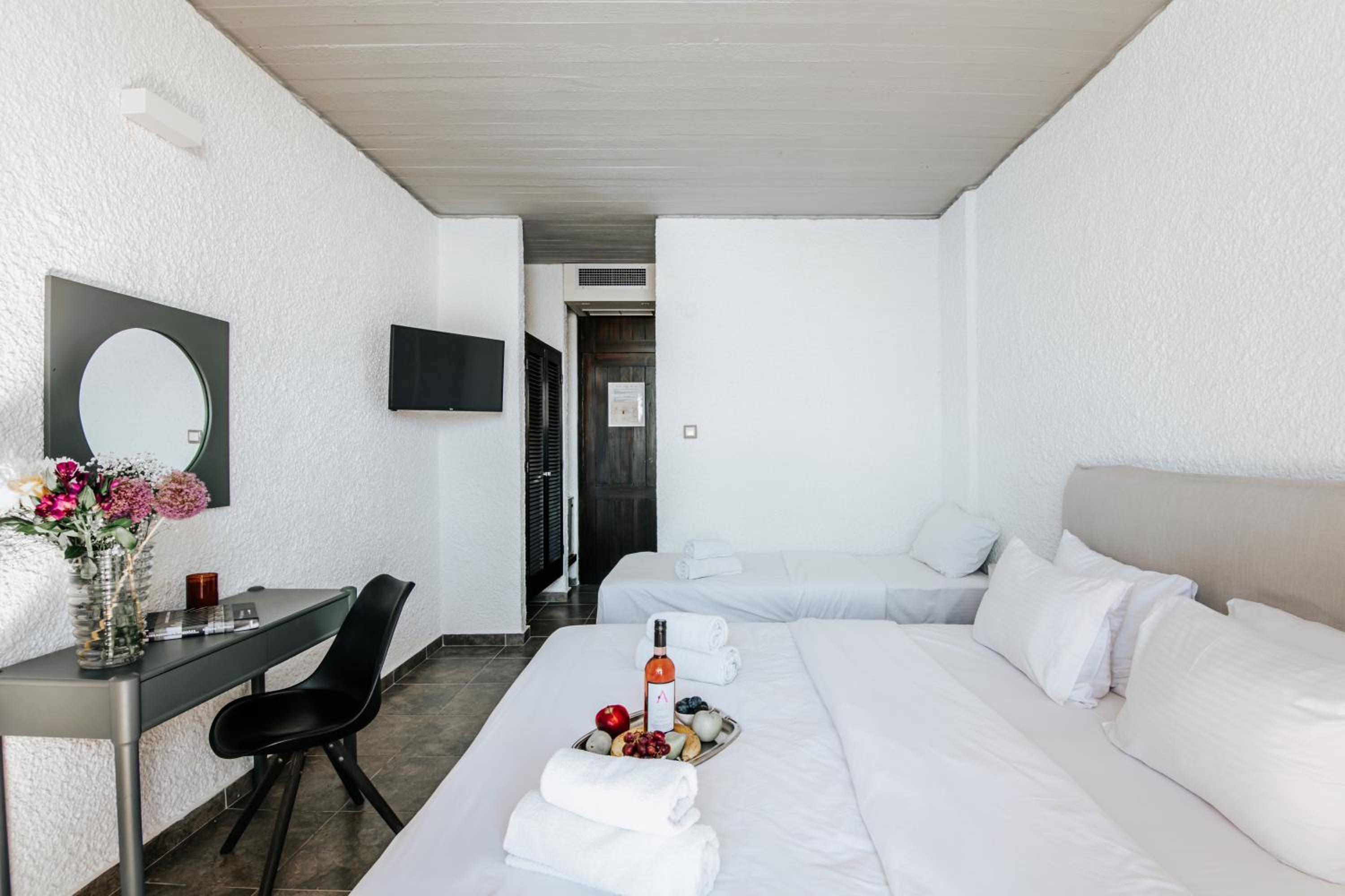 Deluxe Triple Room with Sea View - Photo 1