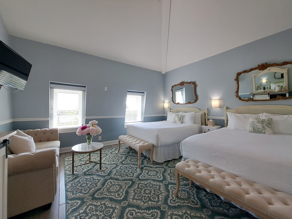 Deluxe Room, 2 Queen Beds photo 2