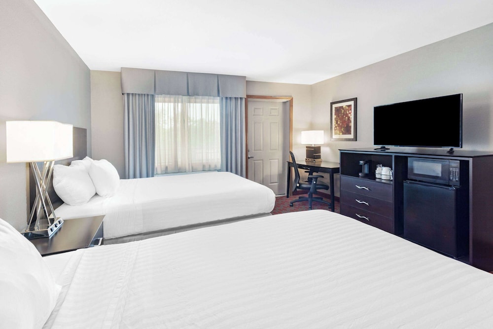 Room, 2 Queen Beds, Non Smoking - Photo 2