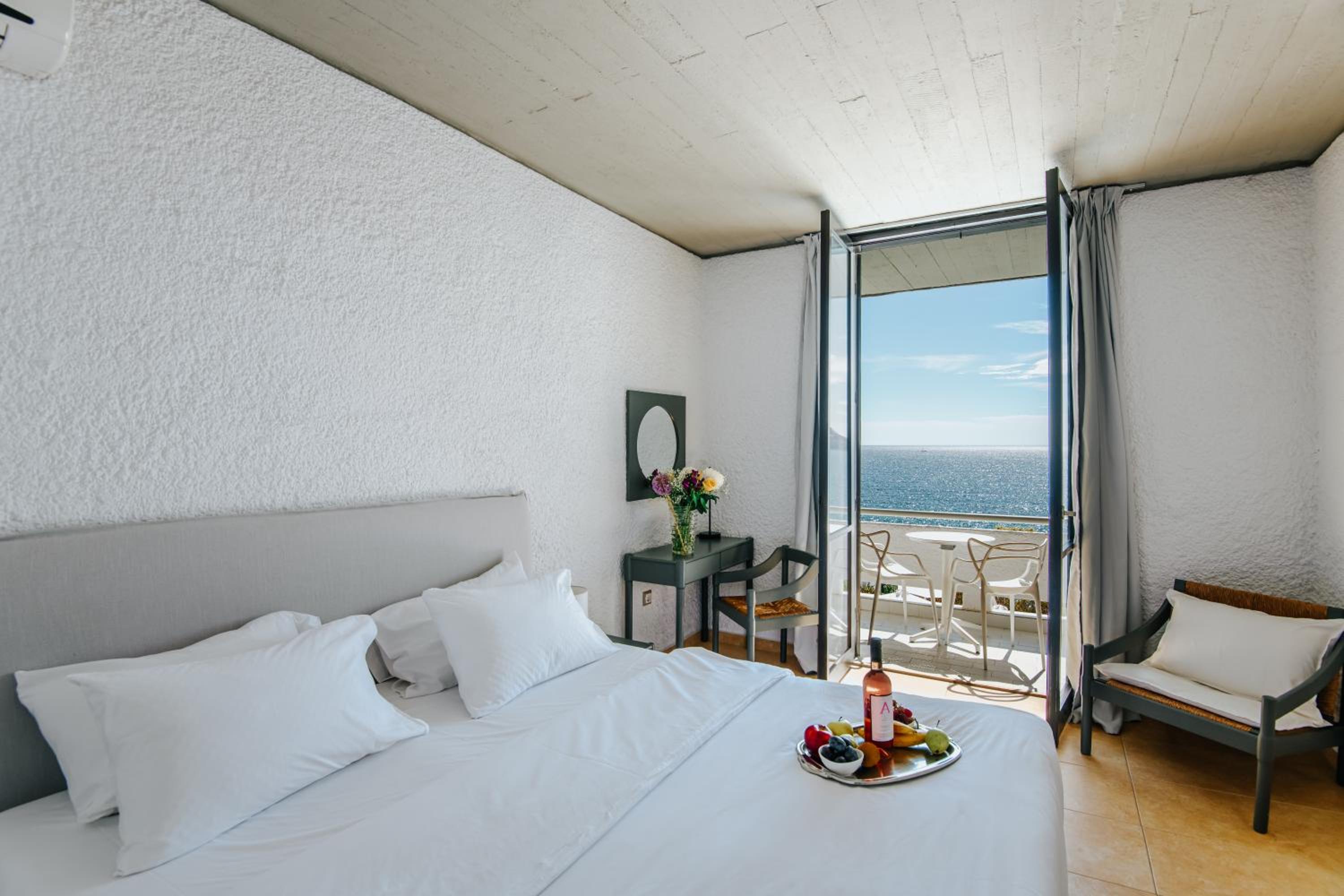 Deluxe Double or Twin Room with Sea View - Photo 1