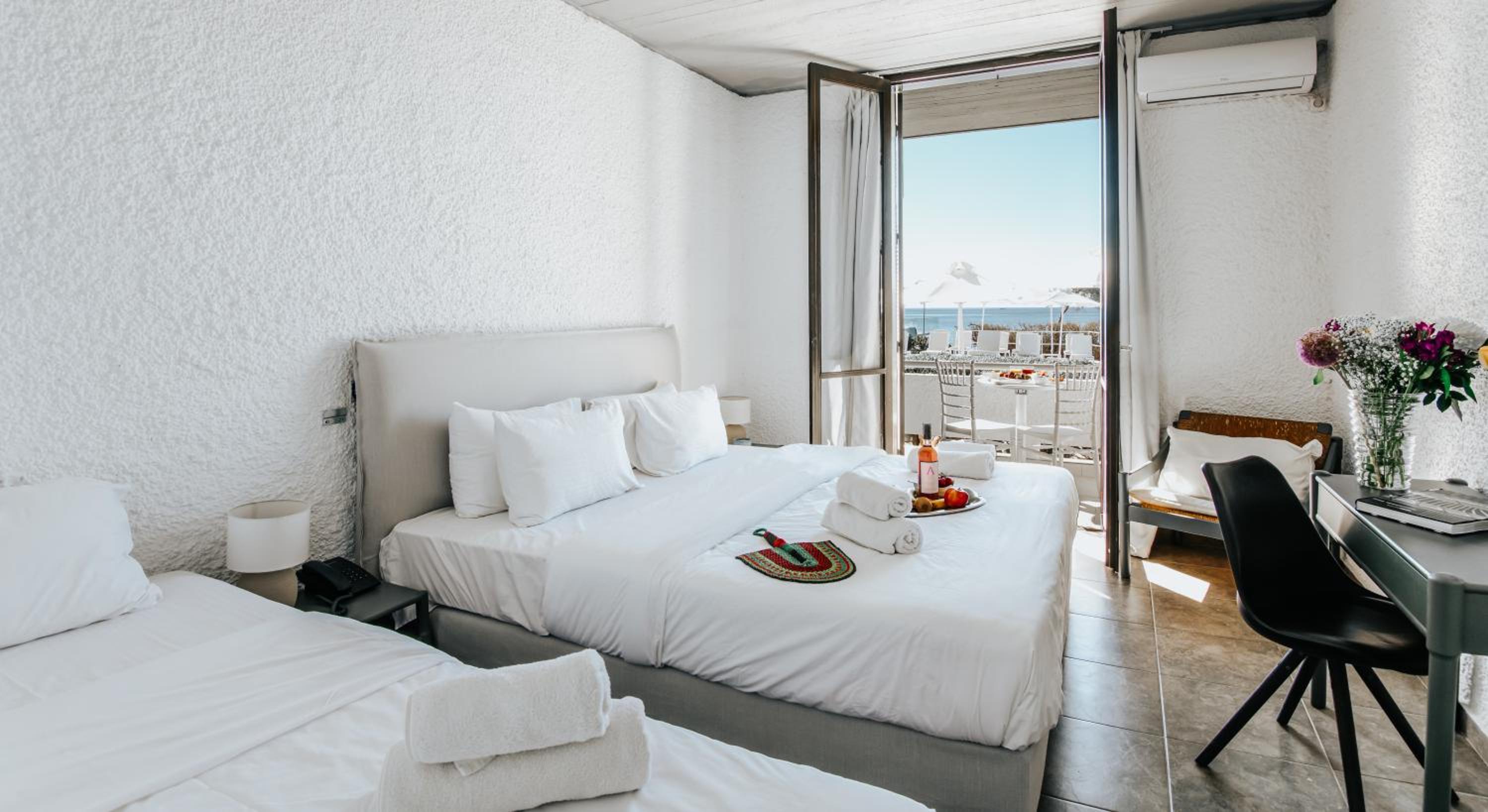 Deluxe Triple Room with Sea View - Photo 7