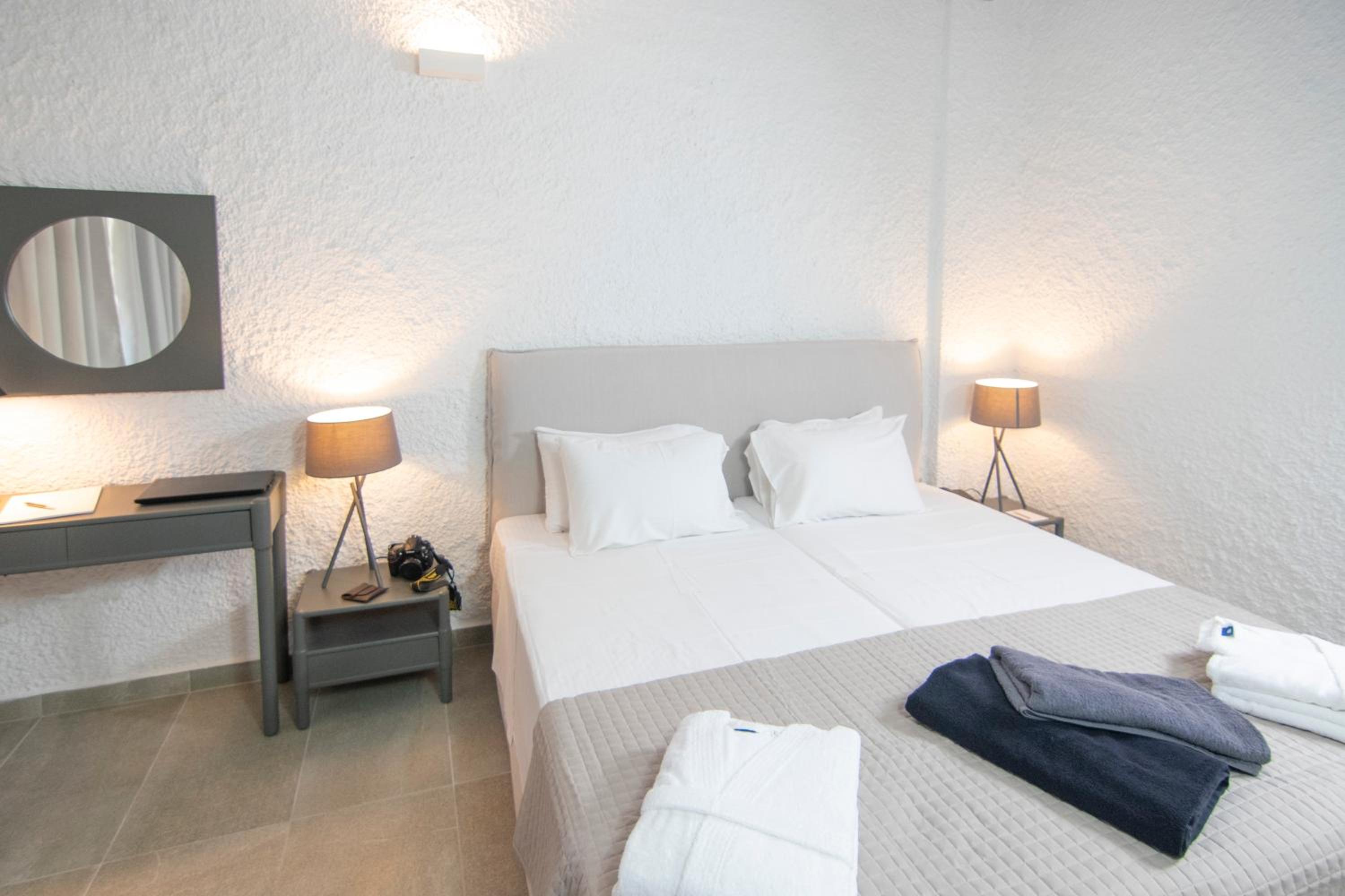 Double or Twin Room with Garden View - Photo 5
