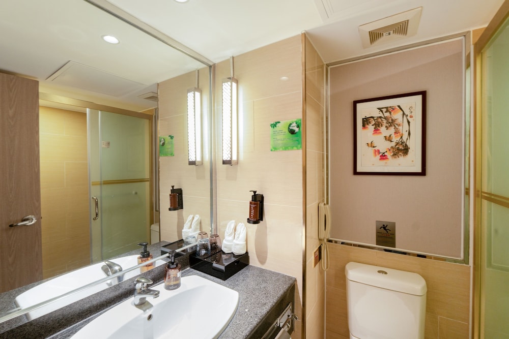 Huaxia Elegant River View Twin Room - Photo 8