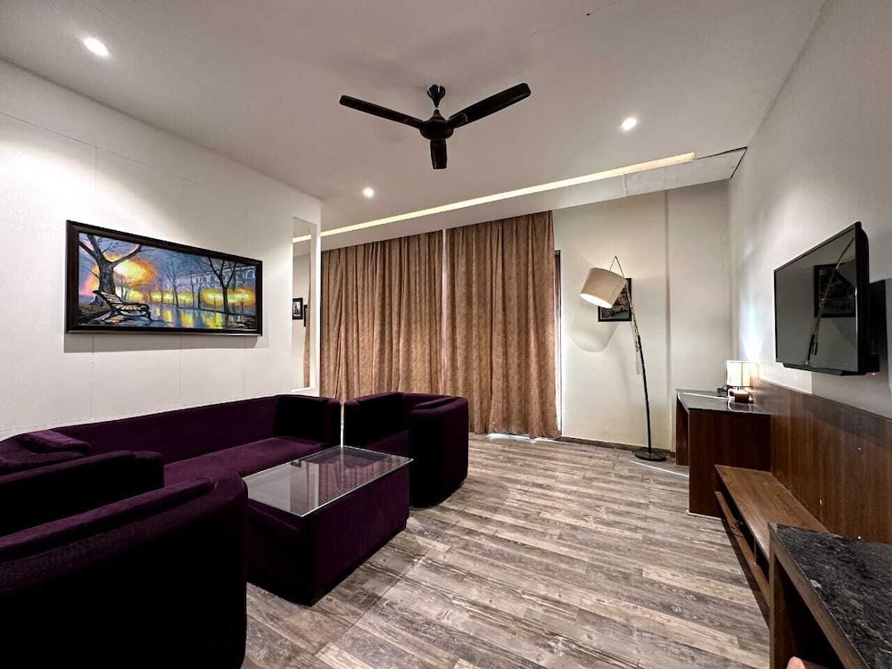 Executive Studio Suite