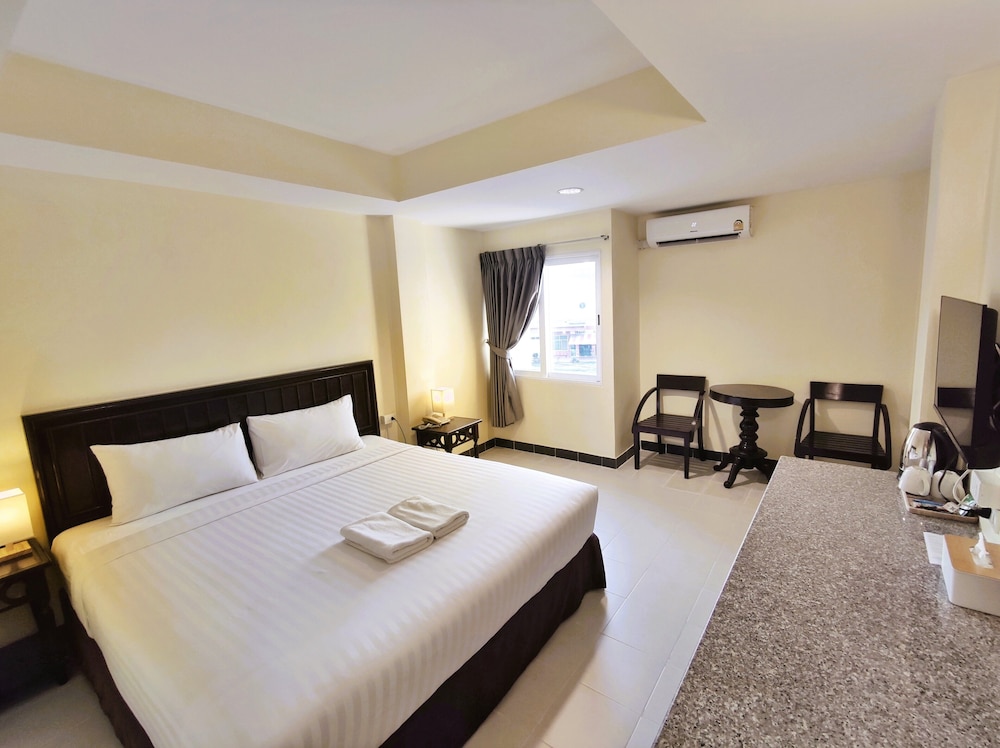 Standard Room, 1 King Bed, City View - Photo 7