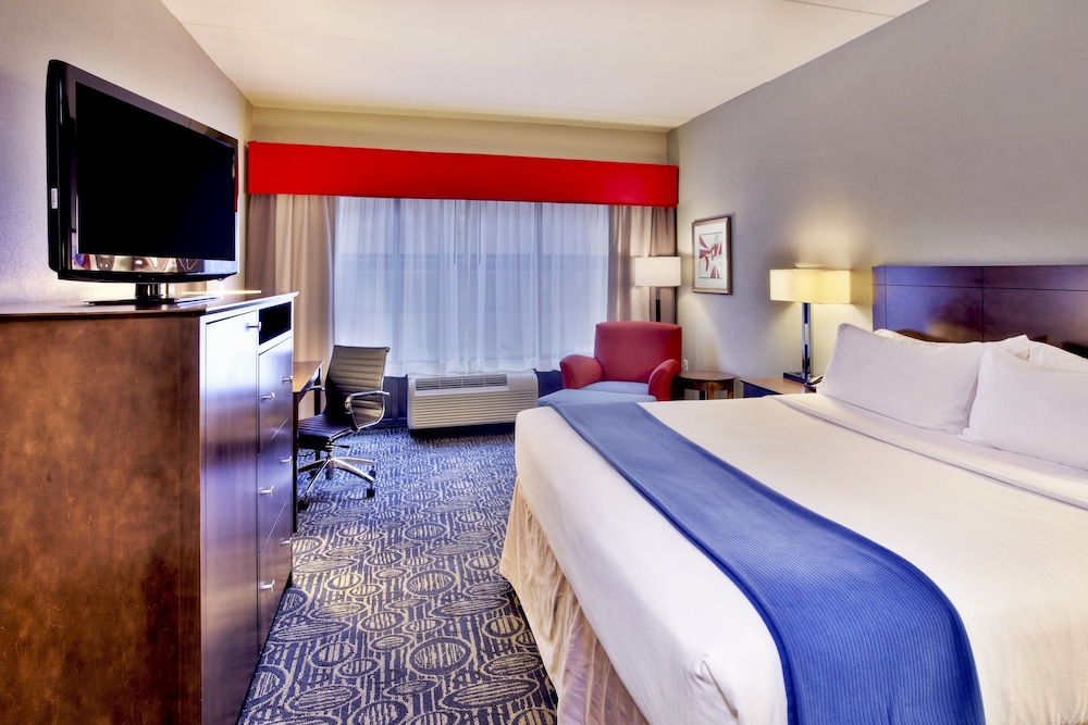 Standard Room, 1 King Bed, Accessible Bathtub (Communications) - Photo 1