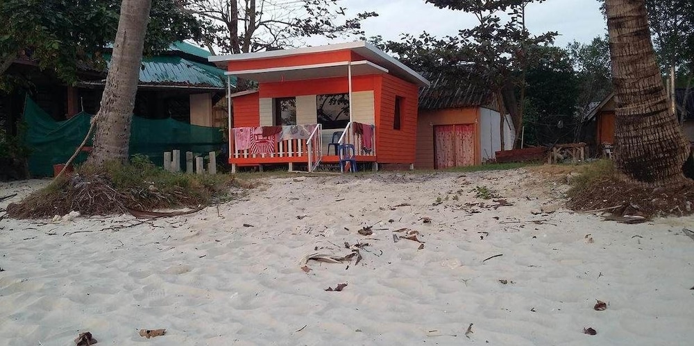 Beachfront Bungalow photo 2