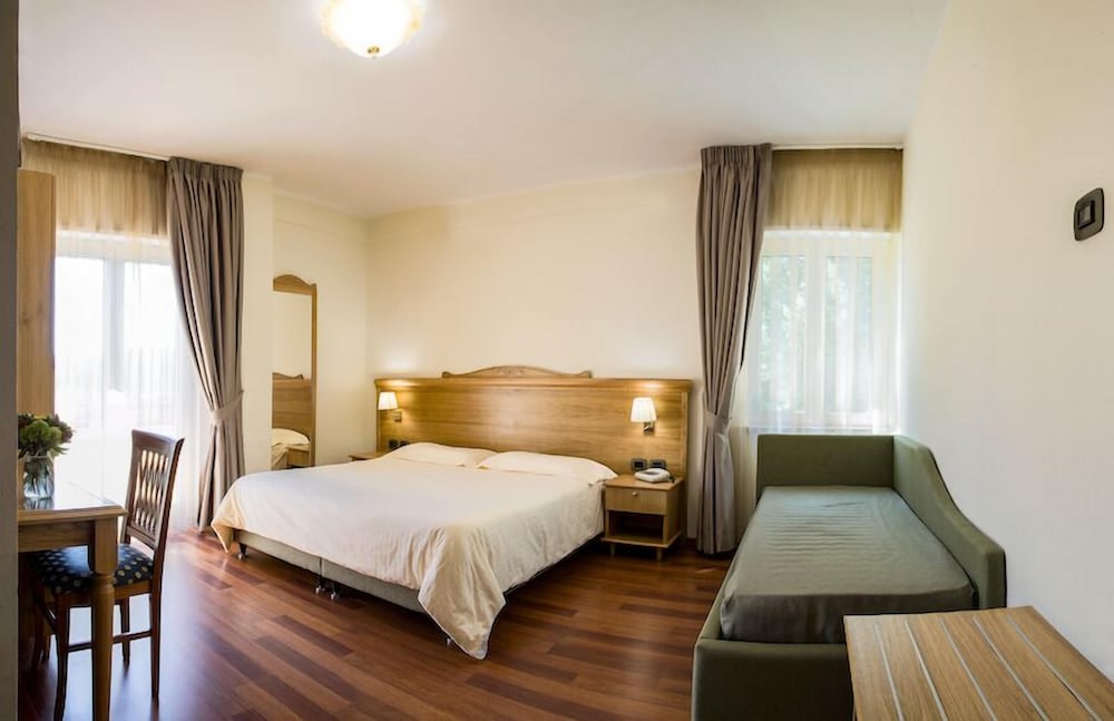 Comfort Triple Room, Mountain View