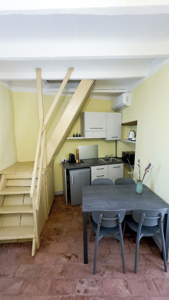 Classic Apartment, Balcony photo 2
