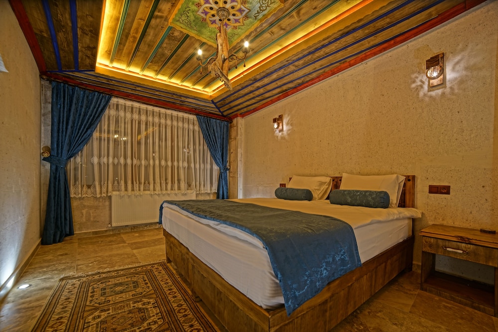 Deluxe Room - Photo 10