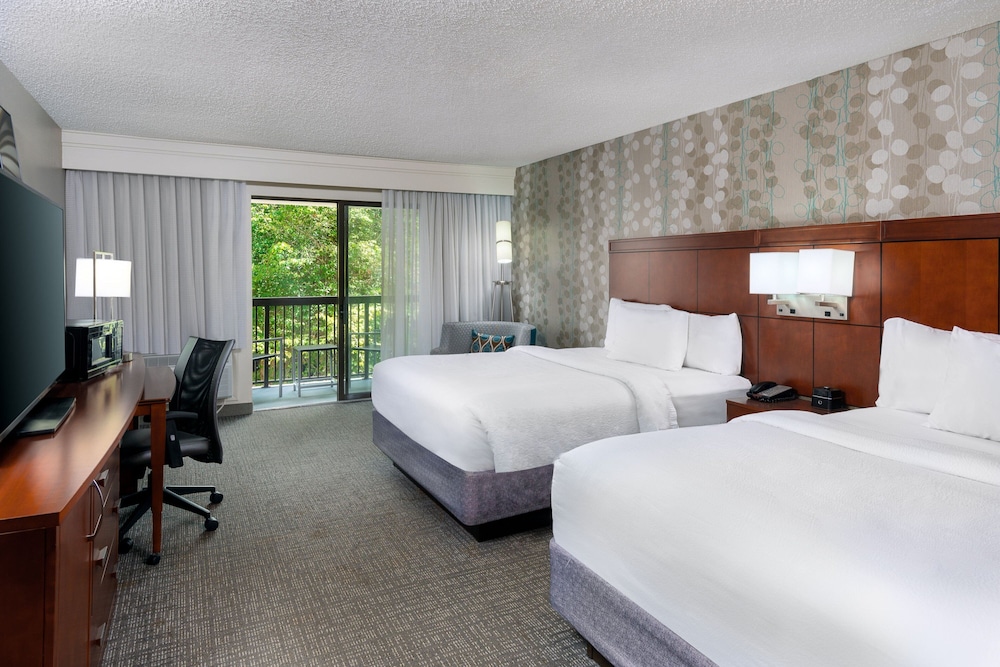 Room, 2 Queen Beds - Photo 6