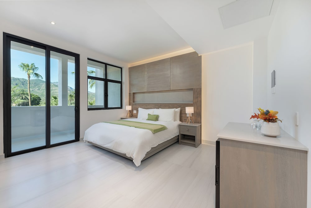 Superior Studio, 1 Queen Bed