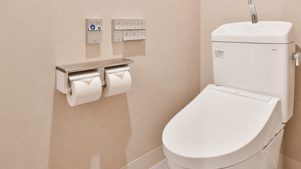 Double Room, Non Smoking (with shower booth) - Photo 4