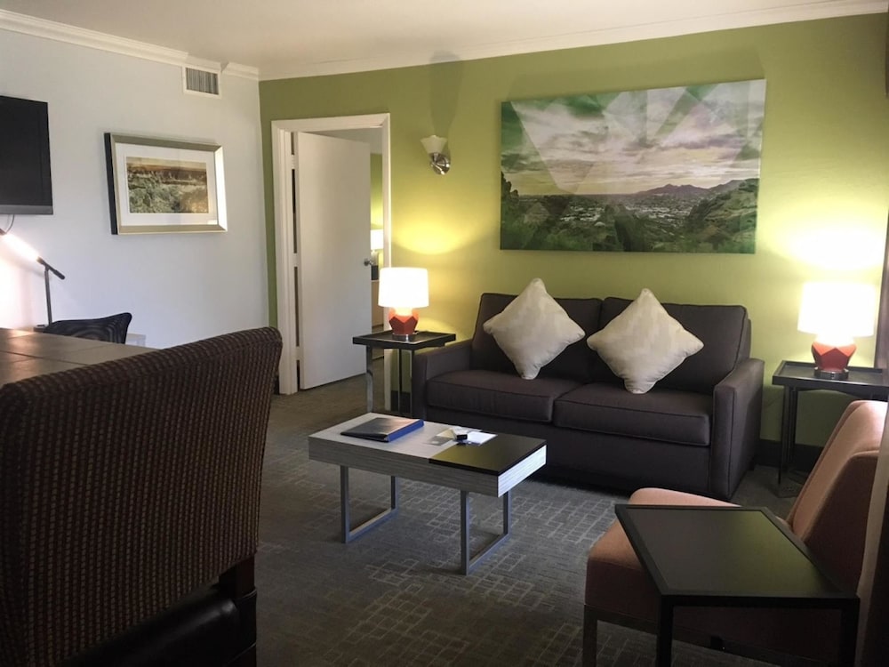 Suite, 1 King Bed, Non Smoking, Refrigerator & Microwave (Oversized Room;With Sofabed) photo 1