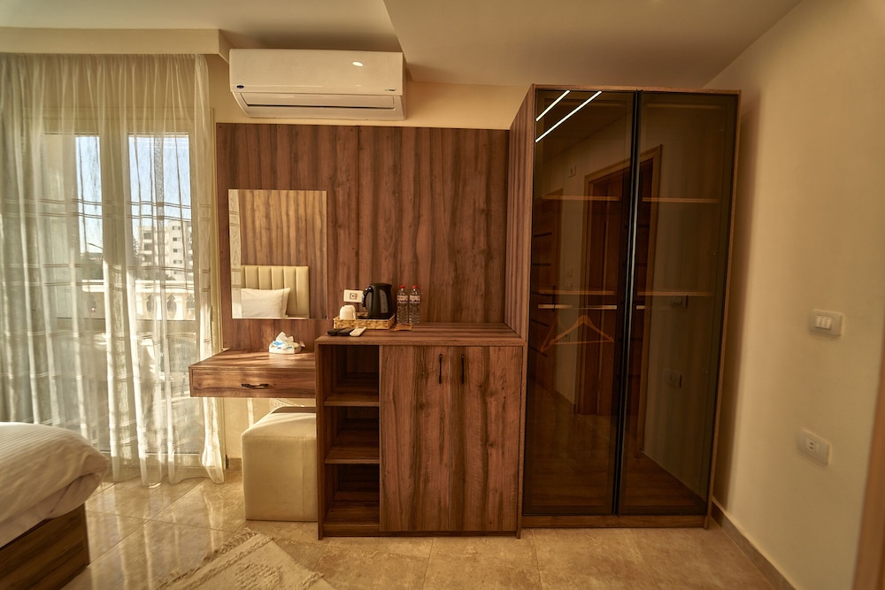 Royal Room photo 3