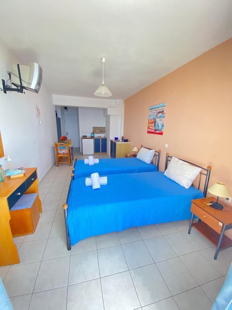 Standard Studio, Sea View