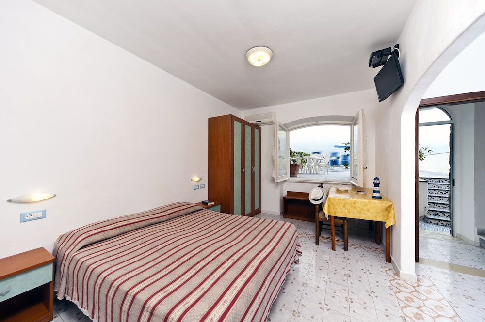 Studio (Private Room 4 persons)