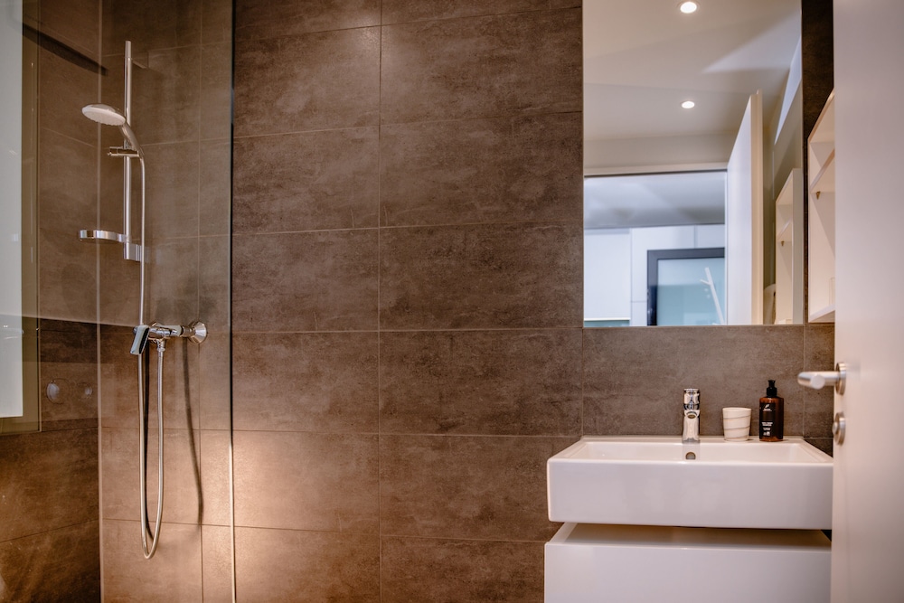 Executive Single Room, Kitchenette, Executive Level thumbnail 6
