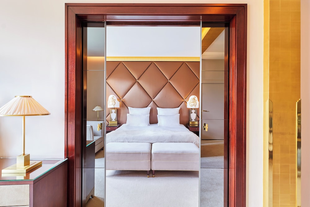 Grand Suite (Prestige Champs-Elysées) Grand Suite (Prestige Champs-Elysées)