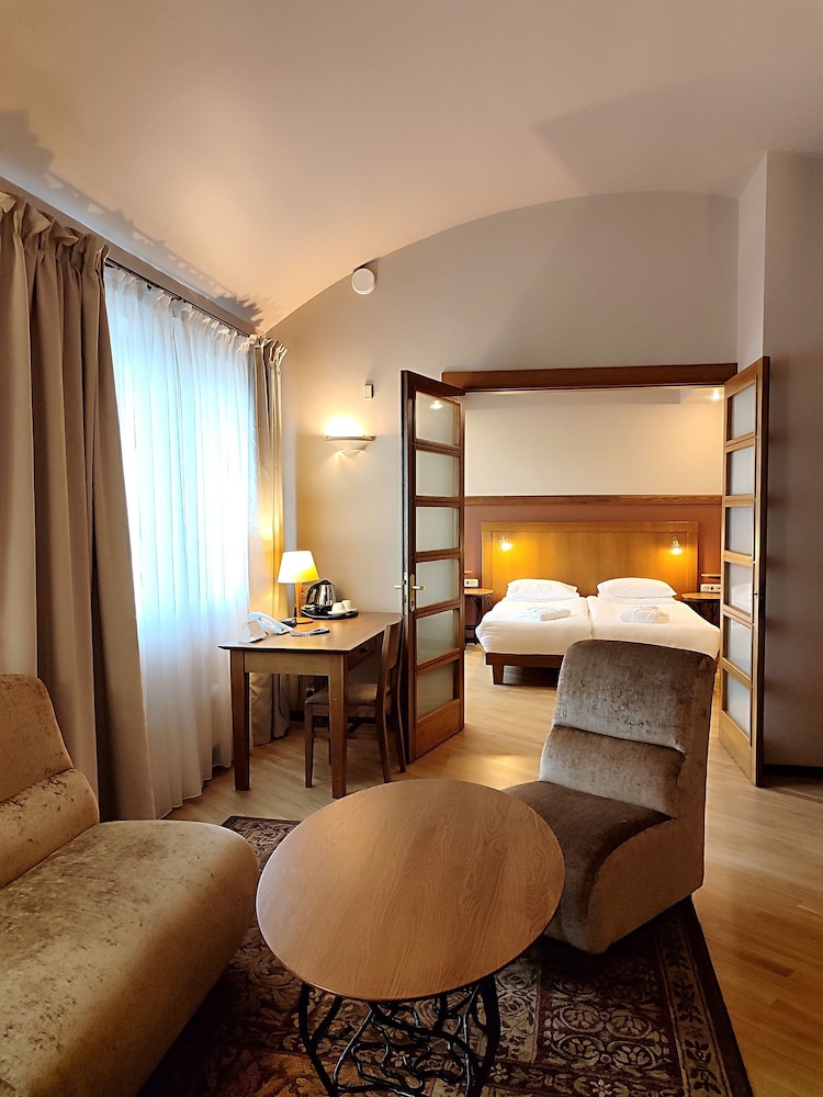 Suite, Multiple Beds, Smoking (Living Room)
