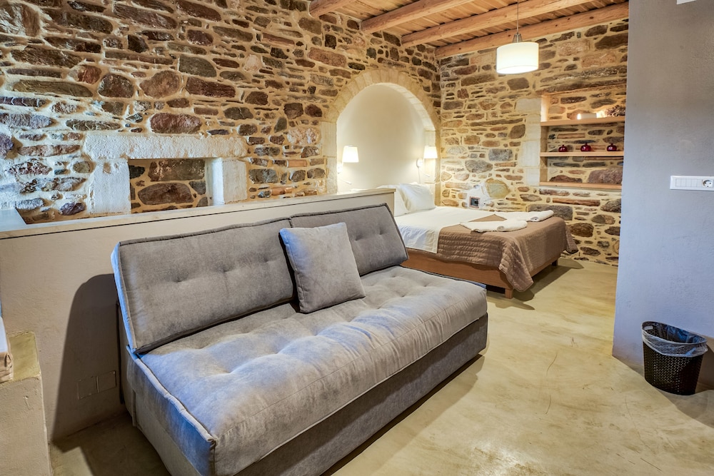 Exclusive Suite with Jacuzzi and Veranda photo 3