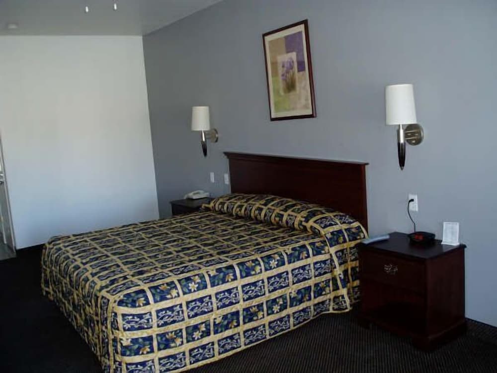 Standard Room, 1 King Bed - Photo 1