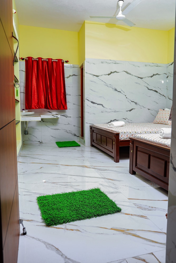 Superior Quadruple Room, City View photo 2