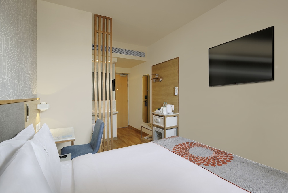 Standard Room, 2 Twin Beds (Top Floor)