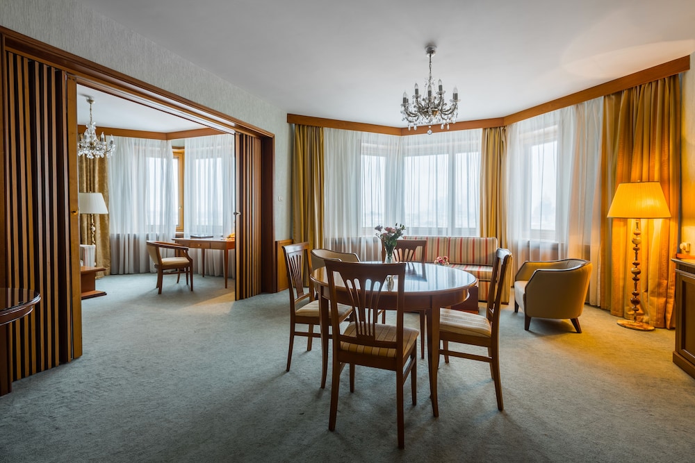 Suite (Renovated) photo 3