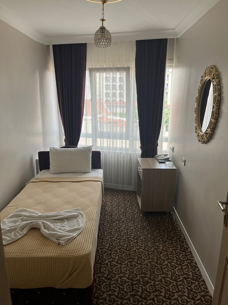 Economy Room, 1 Twin Bed, Shared Bathroom photo 1